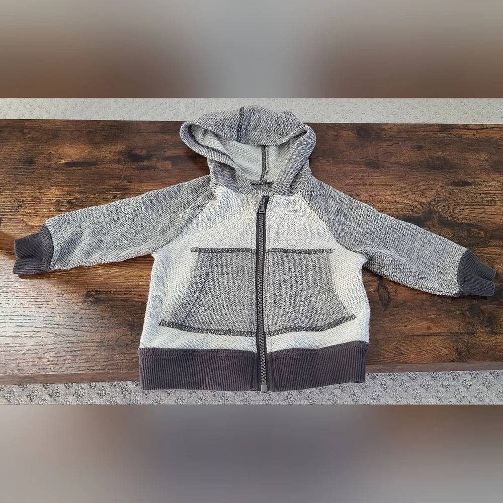 Oshkosh Baby Boy Grey zip up hoodie Size‎ 12 Months